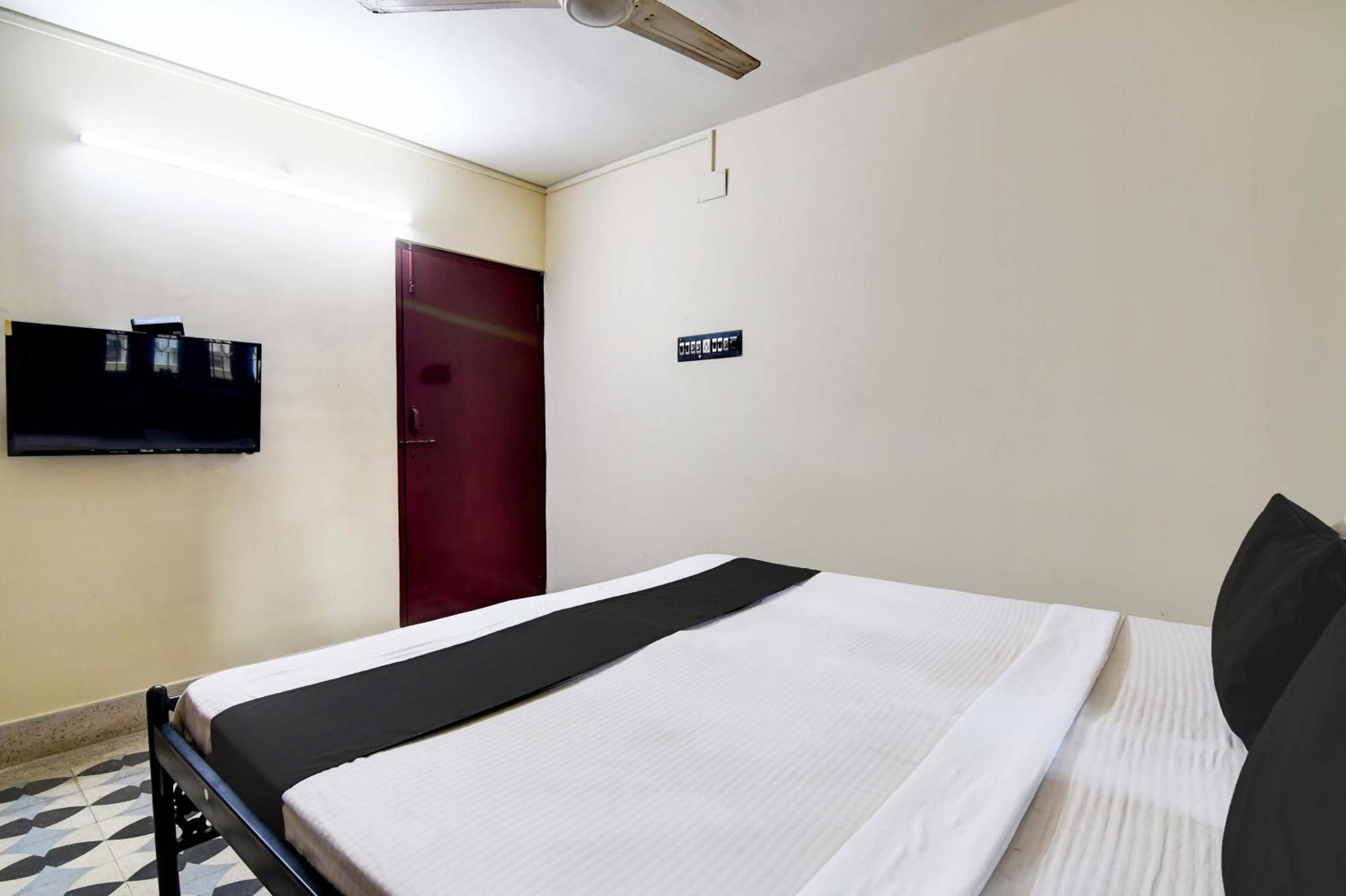 Oyo Simplex Guest House Behala โกลกาตา ภายนอก รูปภาพ